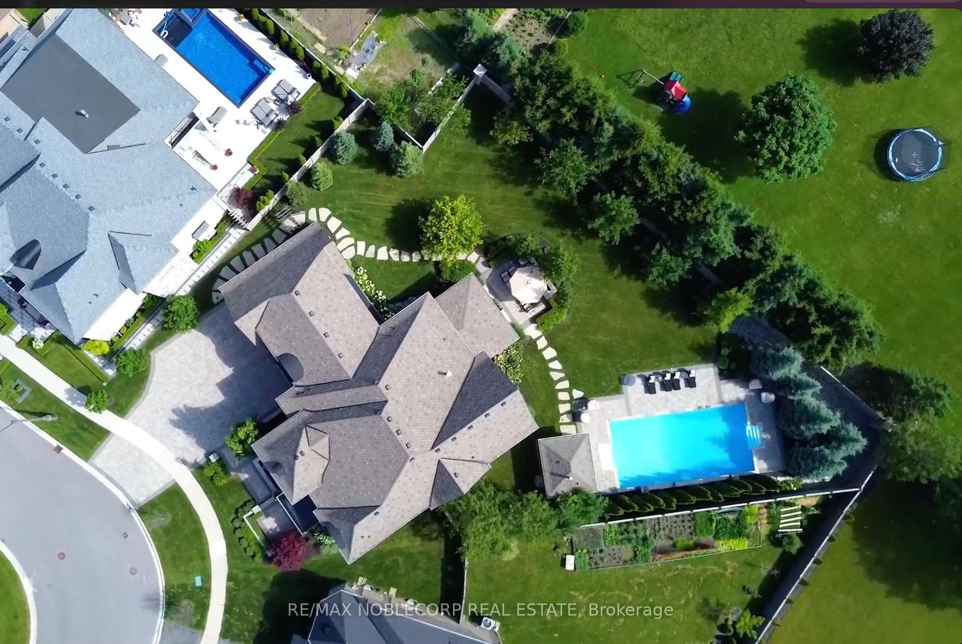 146 Degrey Drive photo 3