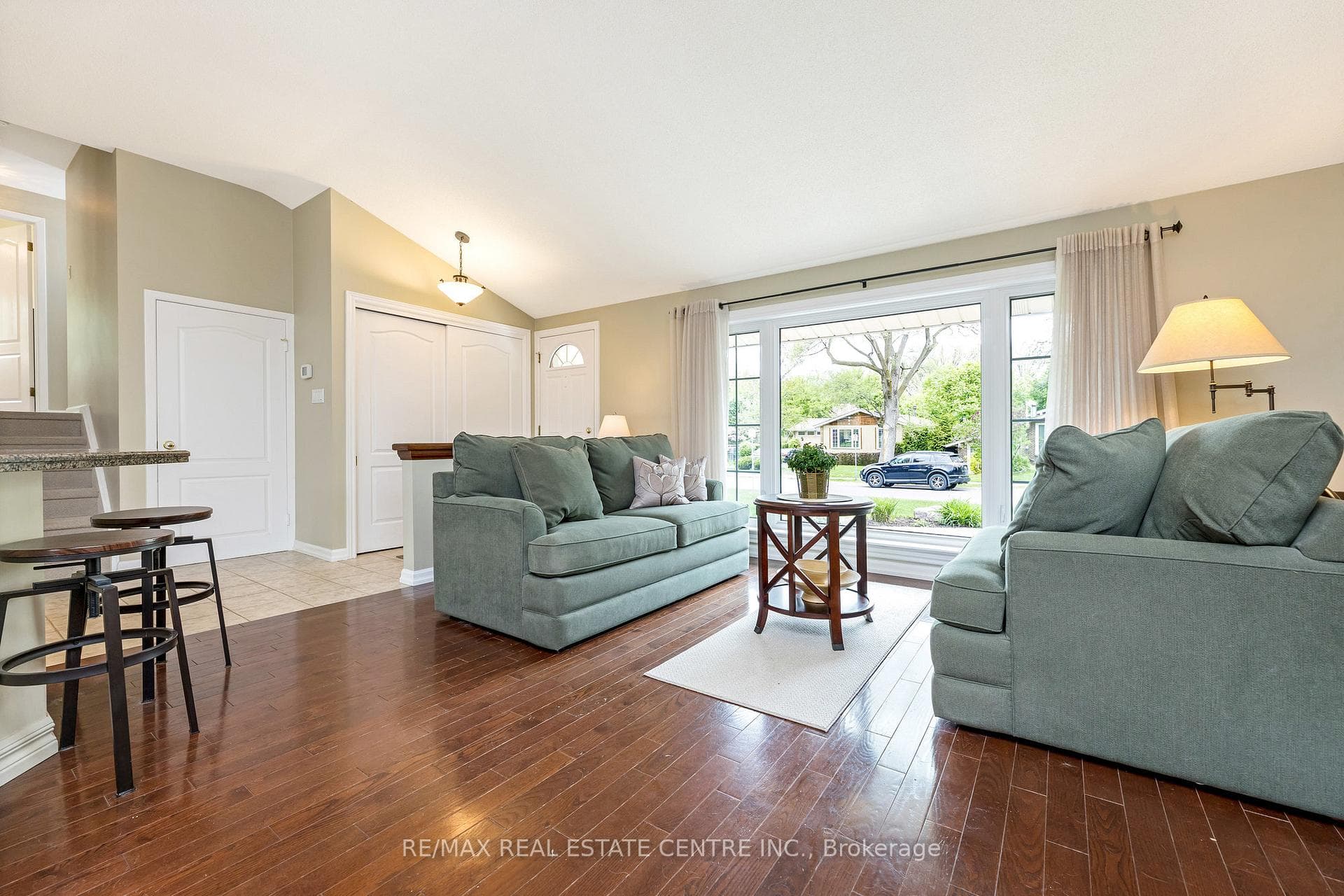 398 Bell Street photo 2