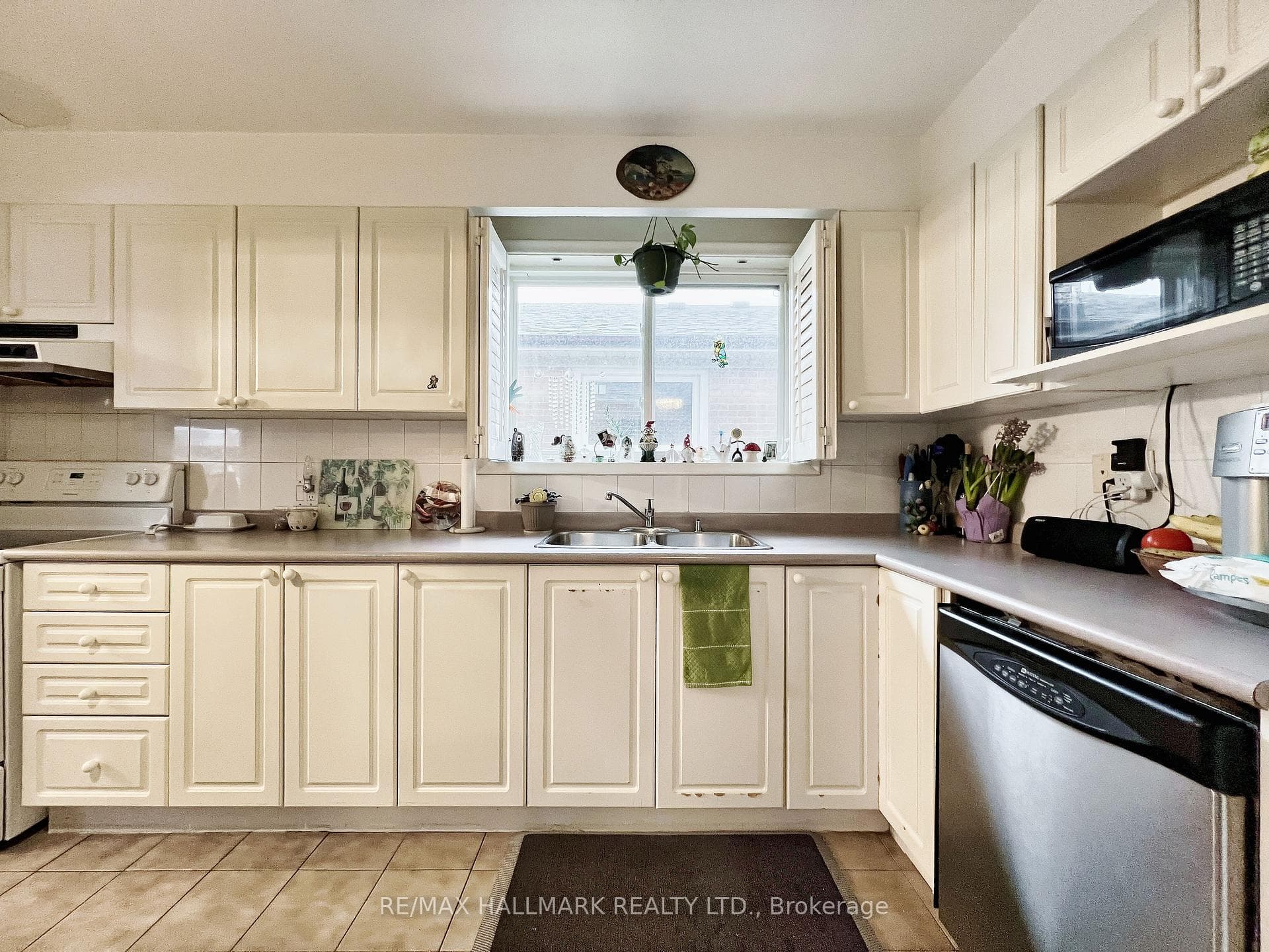 290 Searle Avenue photo 8