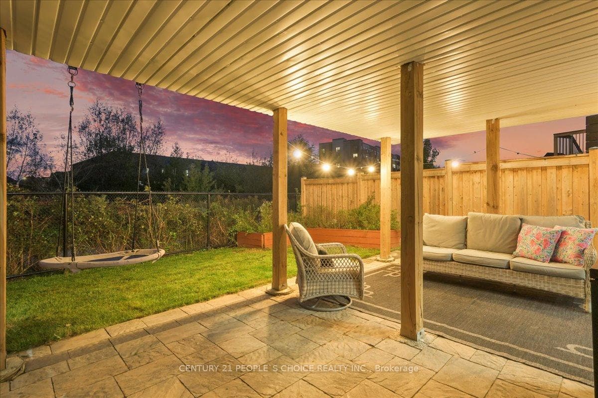 1190 Duignan Crescent photo 34