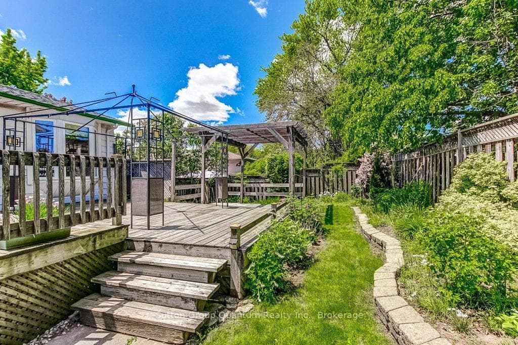 70 Graystone Drive photo 43