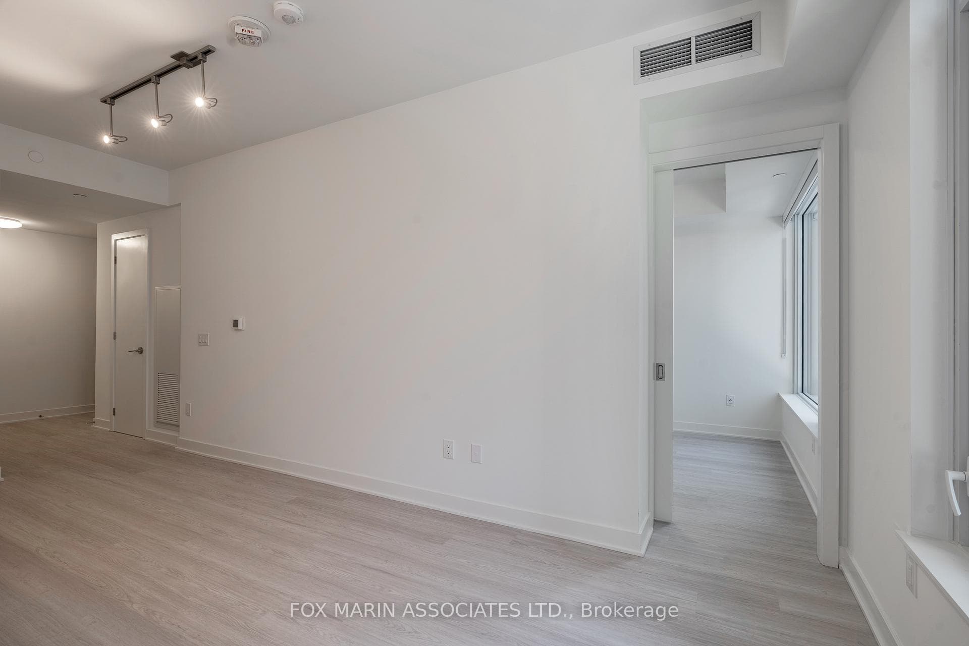 11 Yorkville Avenue Unit 506 photo 8