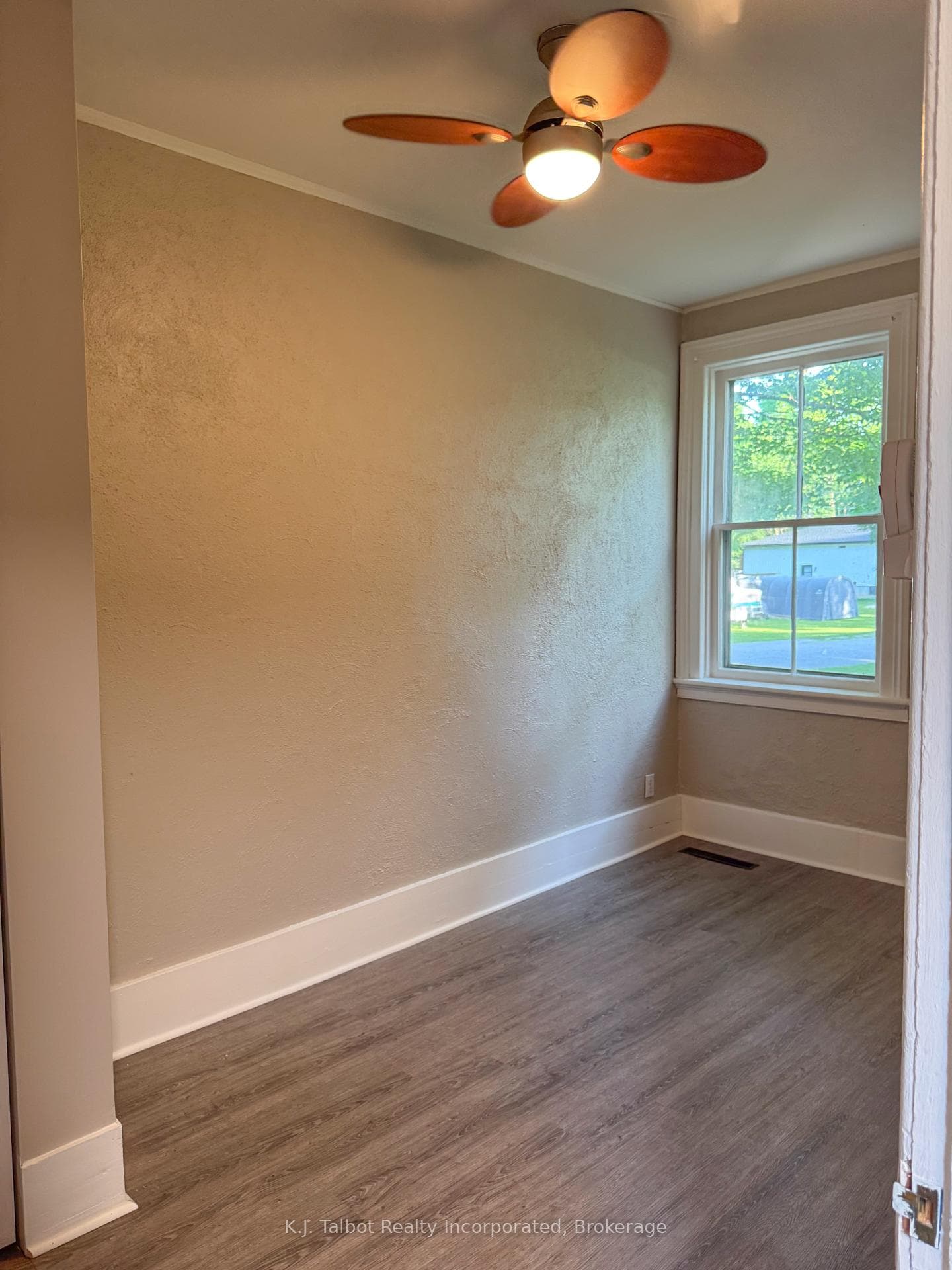 600 Fishleigh Street photo 14