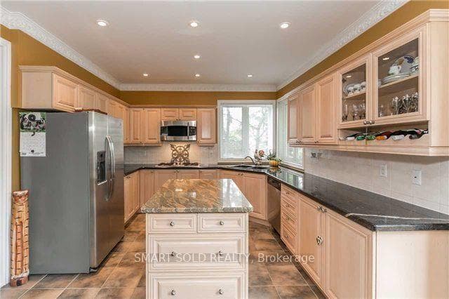704 Foxcroft Boulevard photo 7
