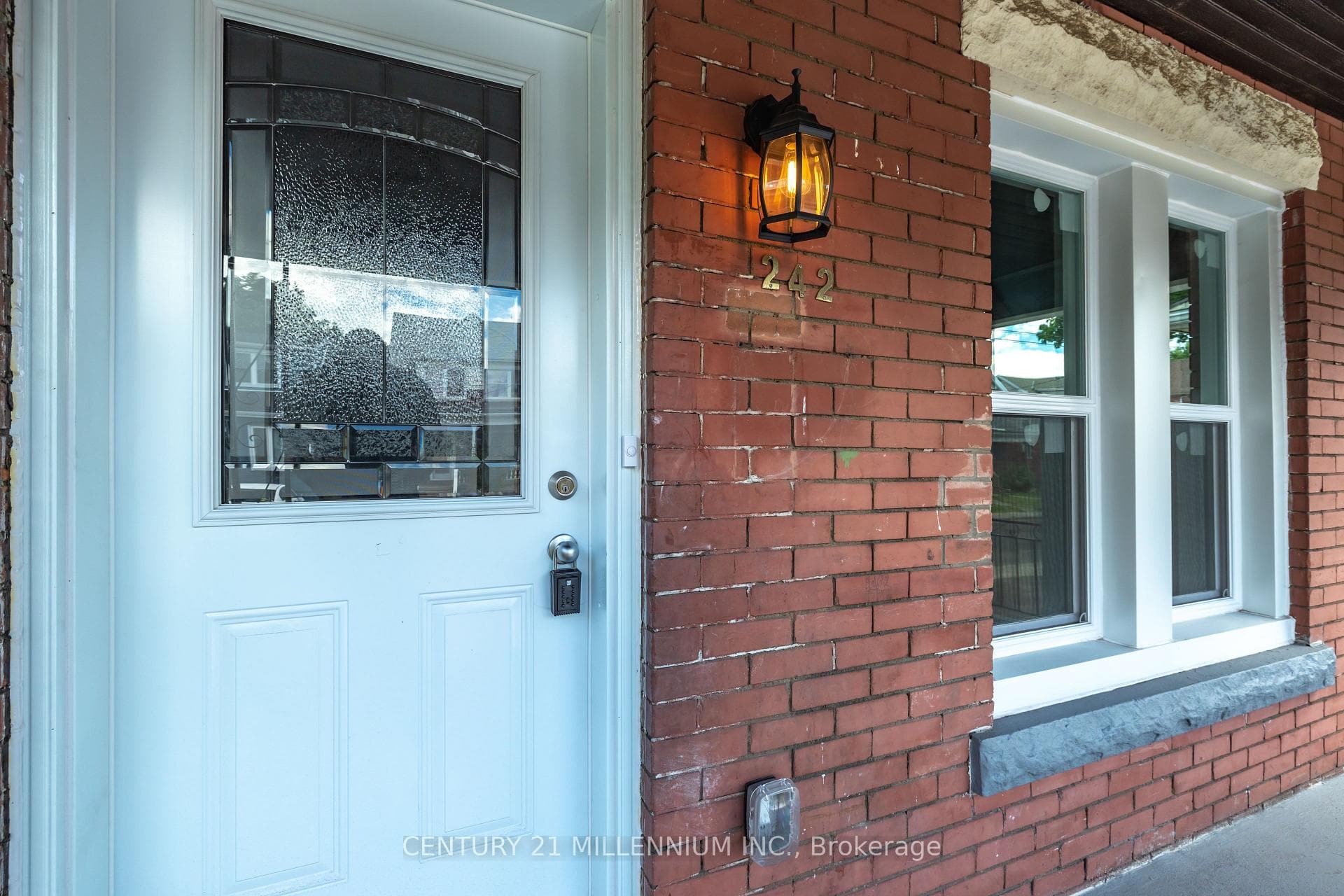 242 Balmoral Avenue photo 10