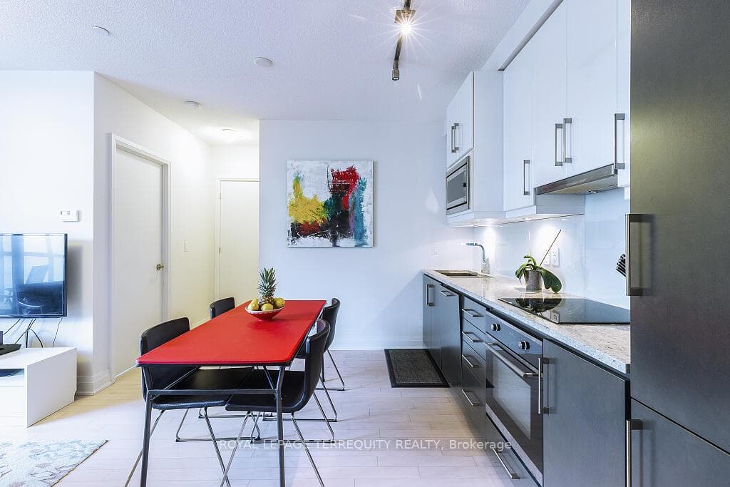 21 Clairtrell Road Unit 326 photo 16
