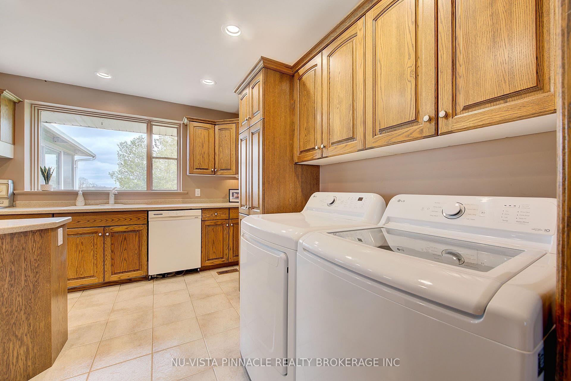 21752 Richmond Street photo 16