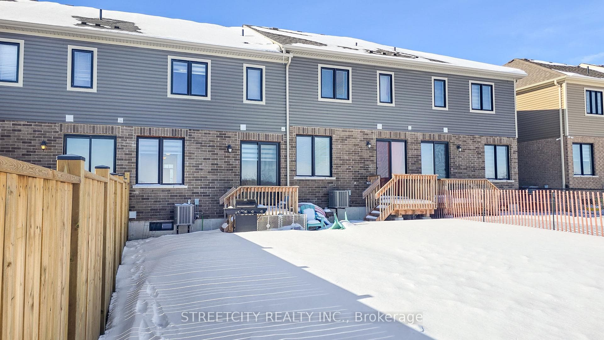 82 Middleton Street photo 33