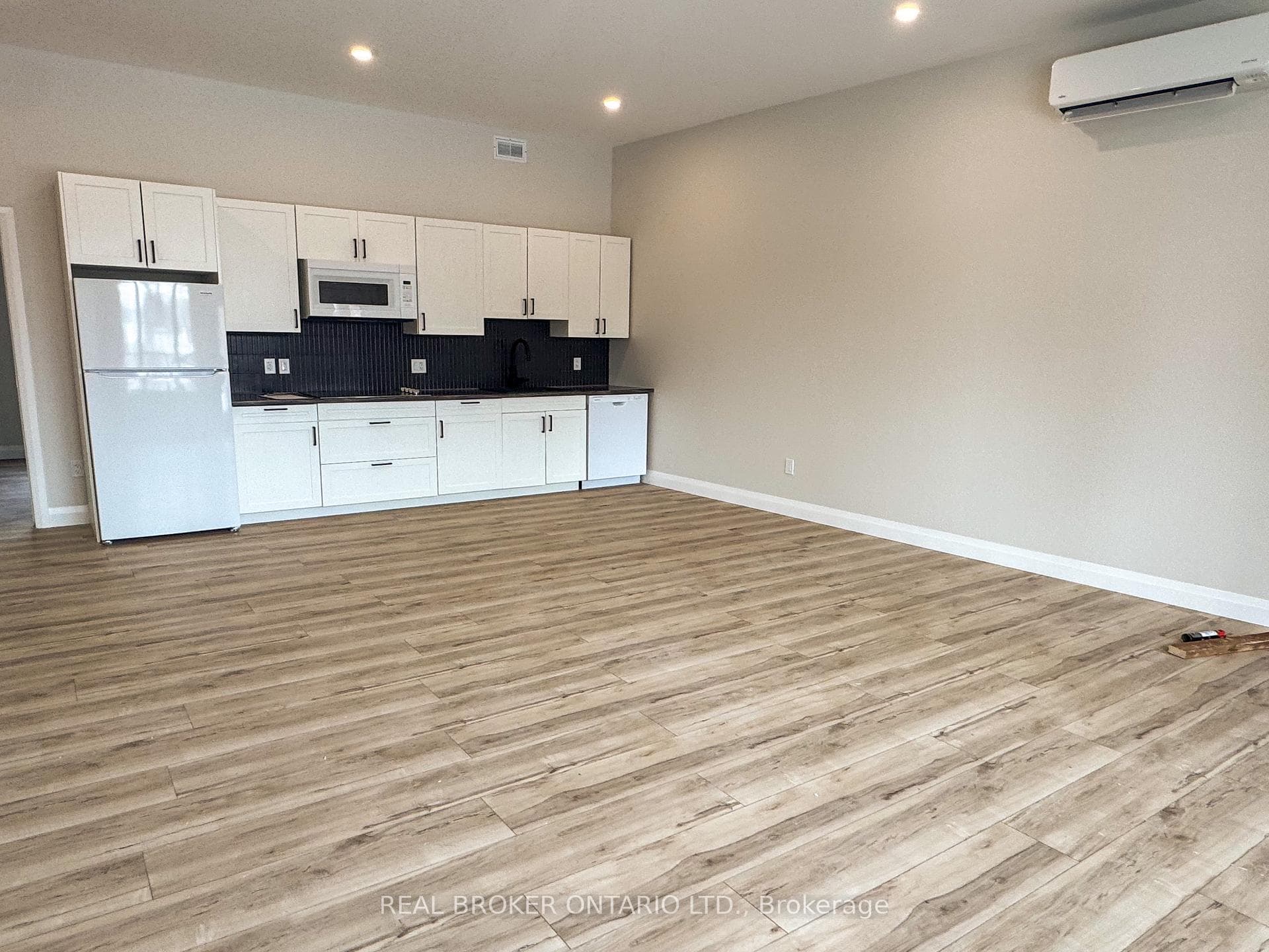 8 Clothier Street Unit 4 photo 4