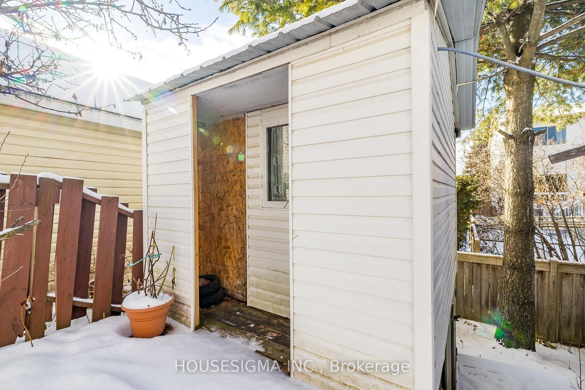 994 Charlton Drive photo 22