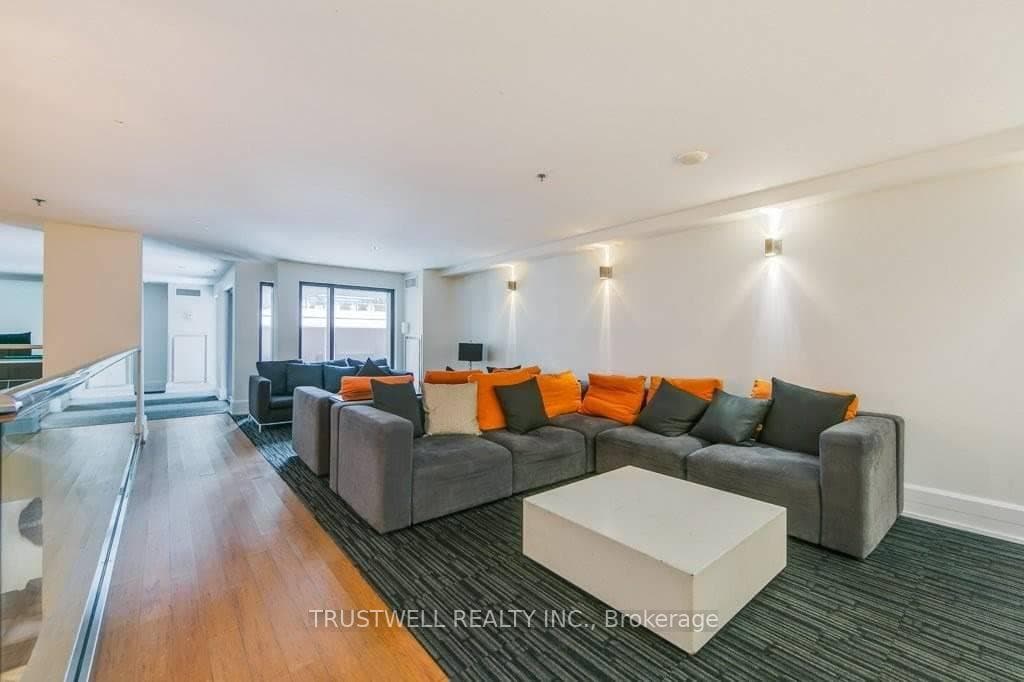 111 Elizabeth Street Unit 739 photo 32