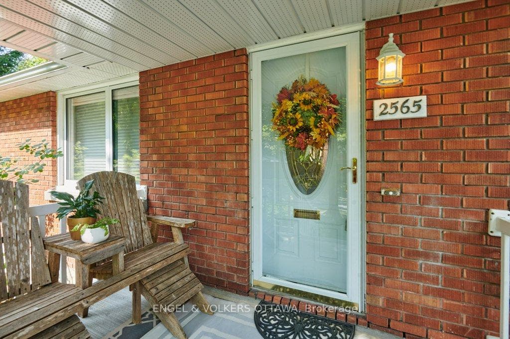 2565 Elmhurst Street photo 4