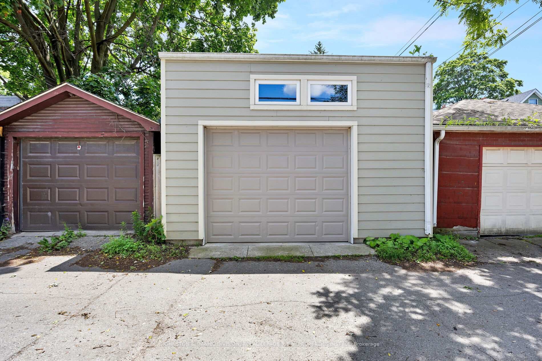 110 Galley Avenue photo 23