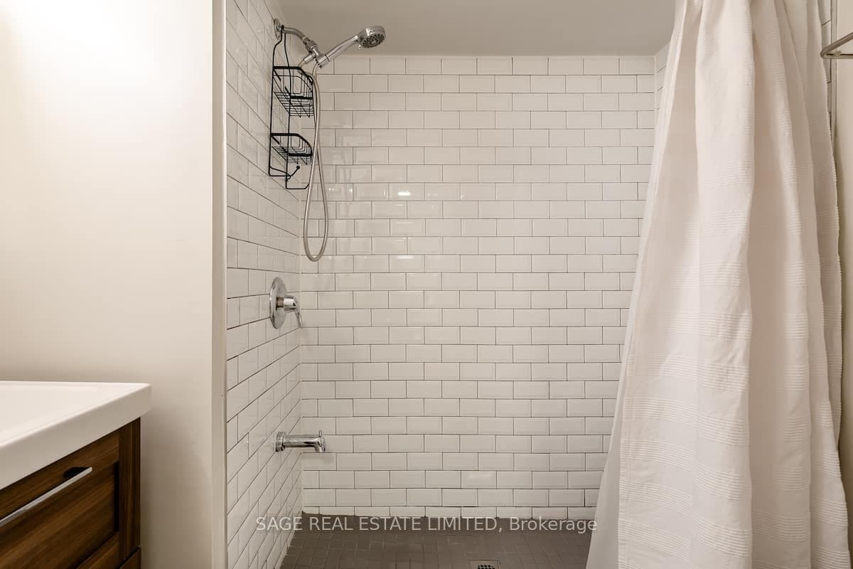 296 Ossington Avenue photo 32