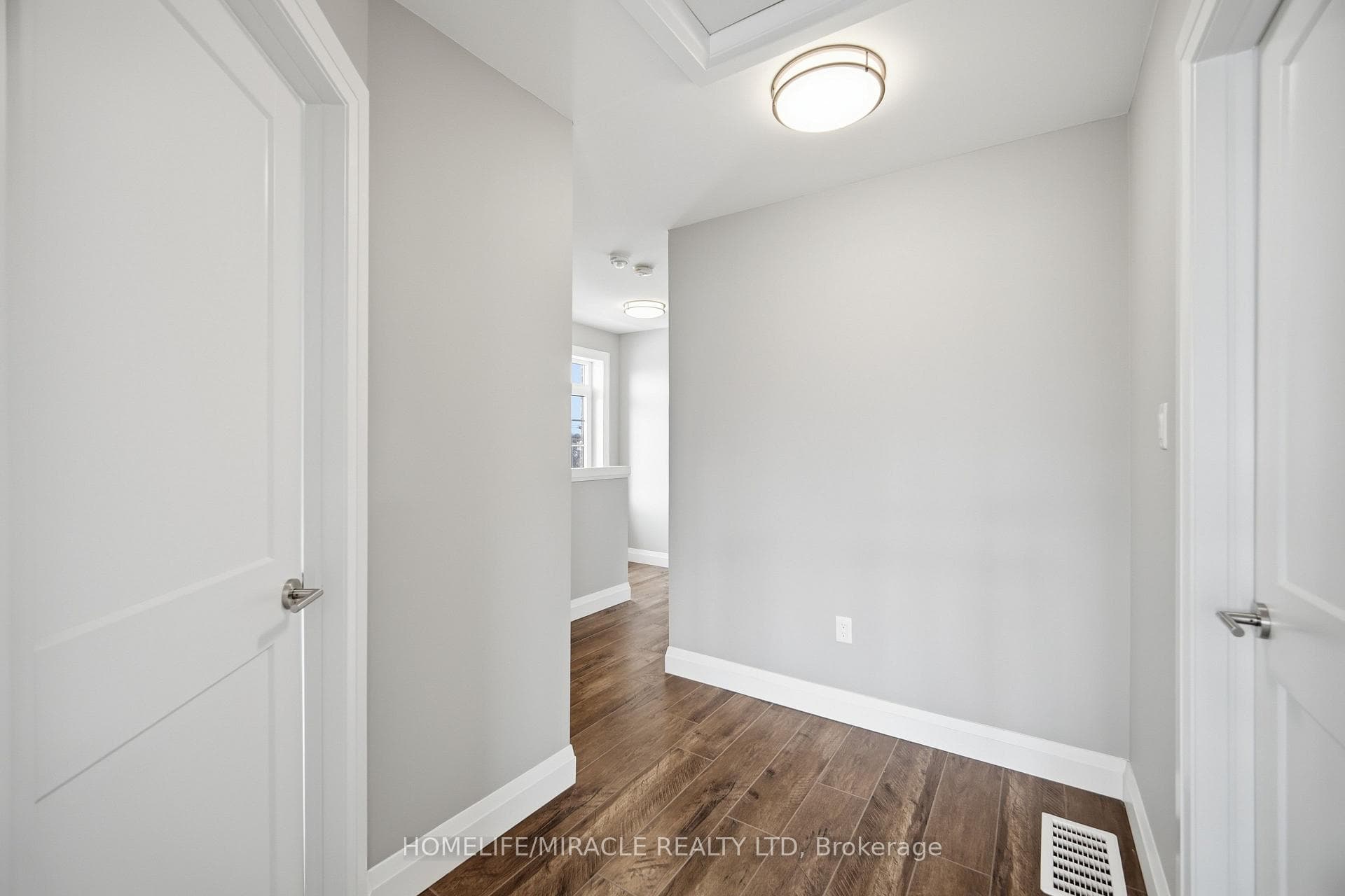 180 Benton Street photo 33