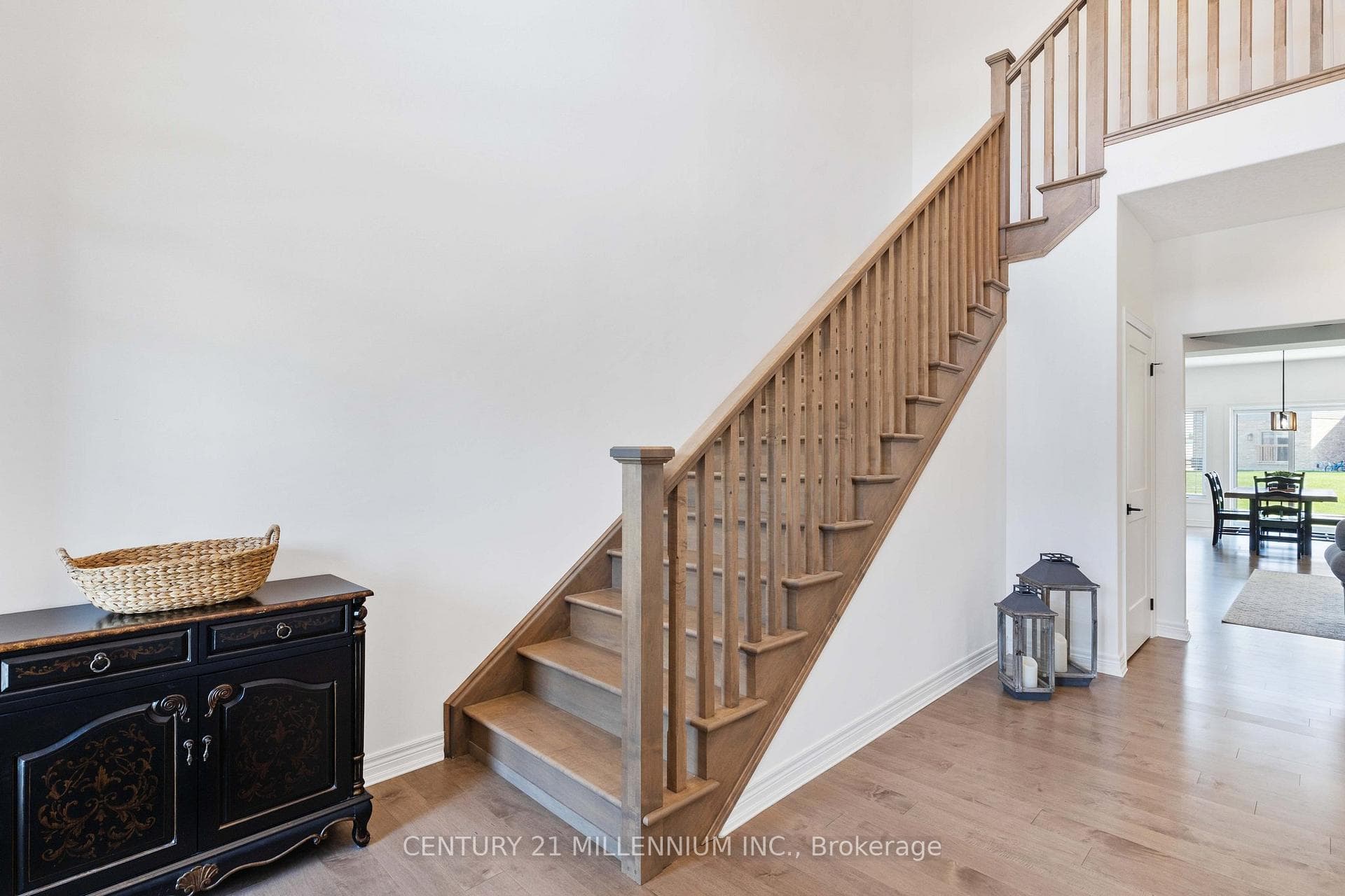 135 Plewes Drive photo 4