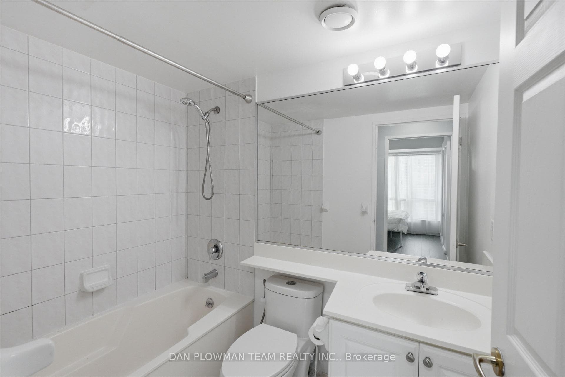 8 Lee Centre Drive Unit 913 photo 14