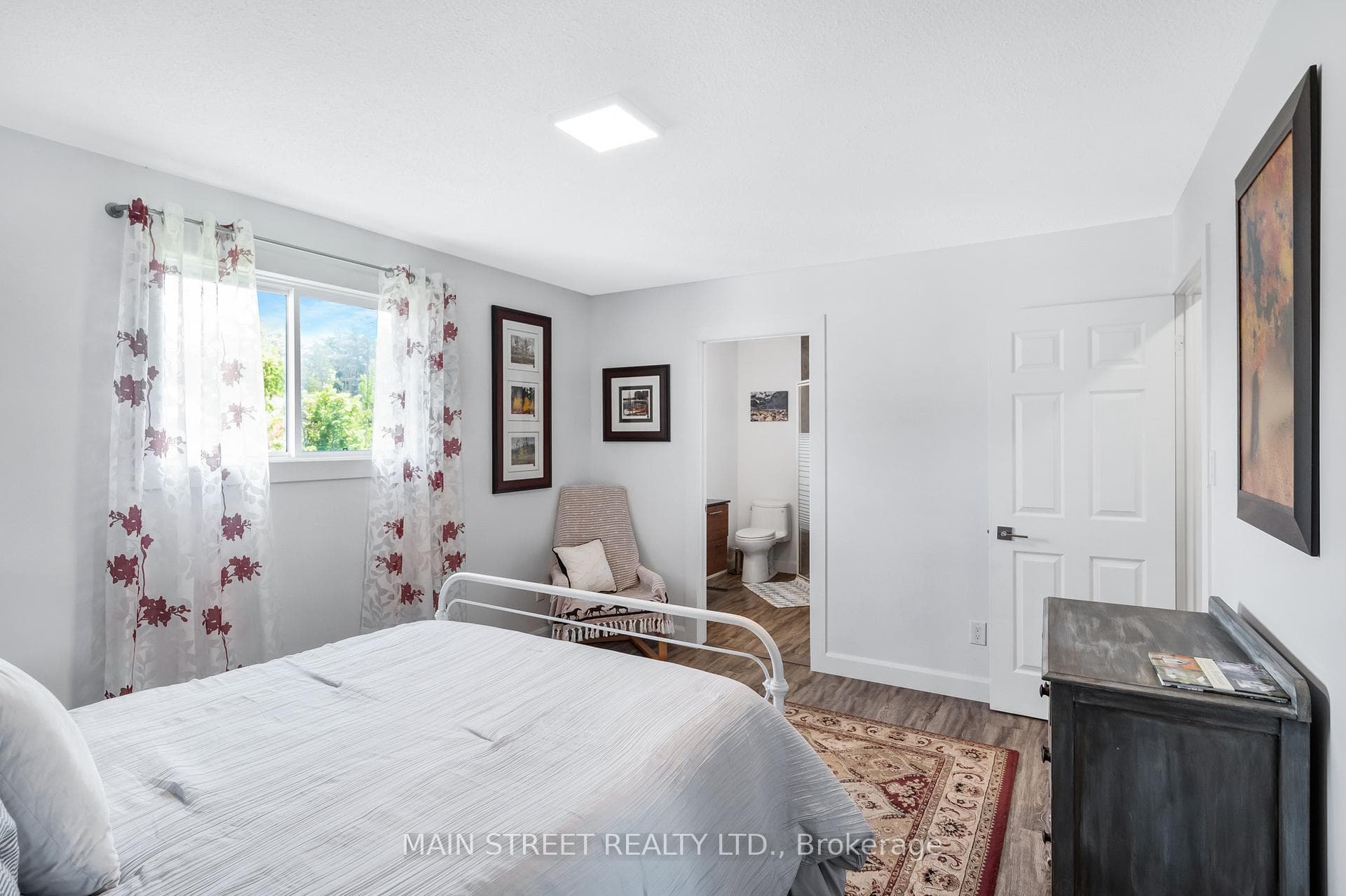 105 Maple Avenue photo 17