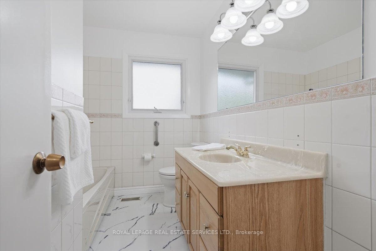 1 Rosegrove Place photo 14