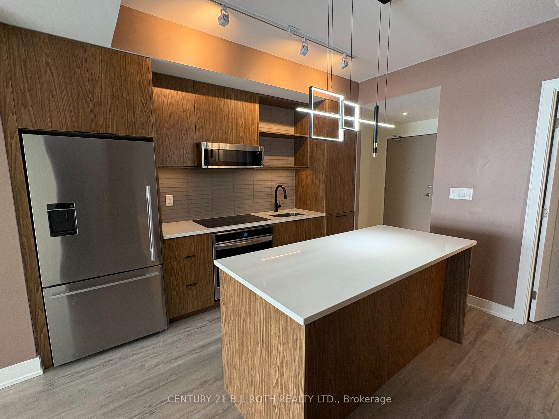 185 Dunlop Street Unit 609 photo 6