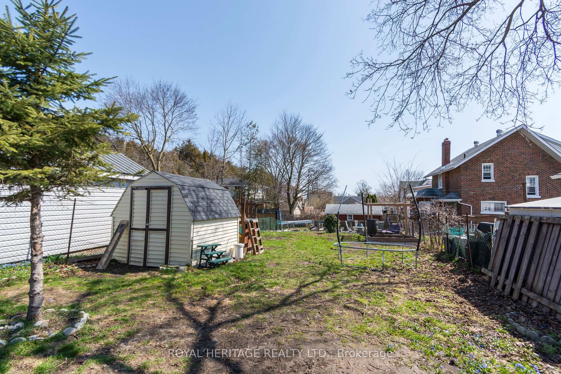359 Dufferin Avenue photo 21
