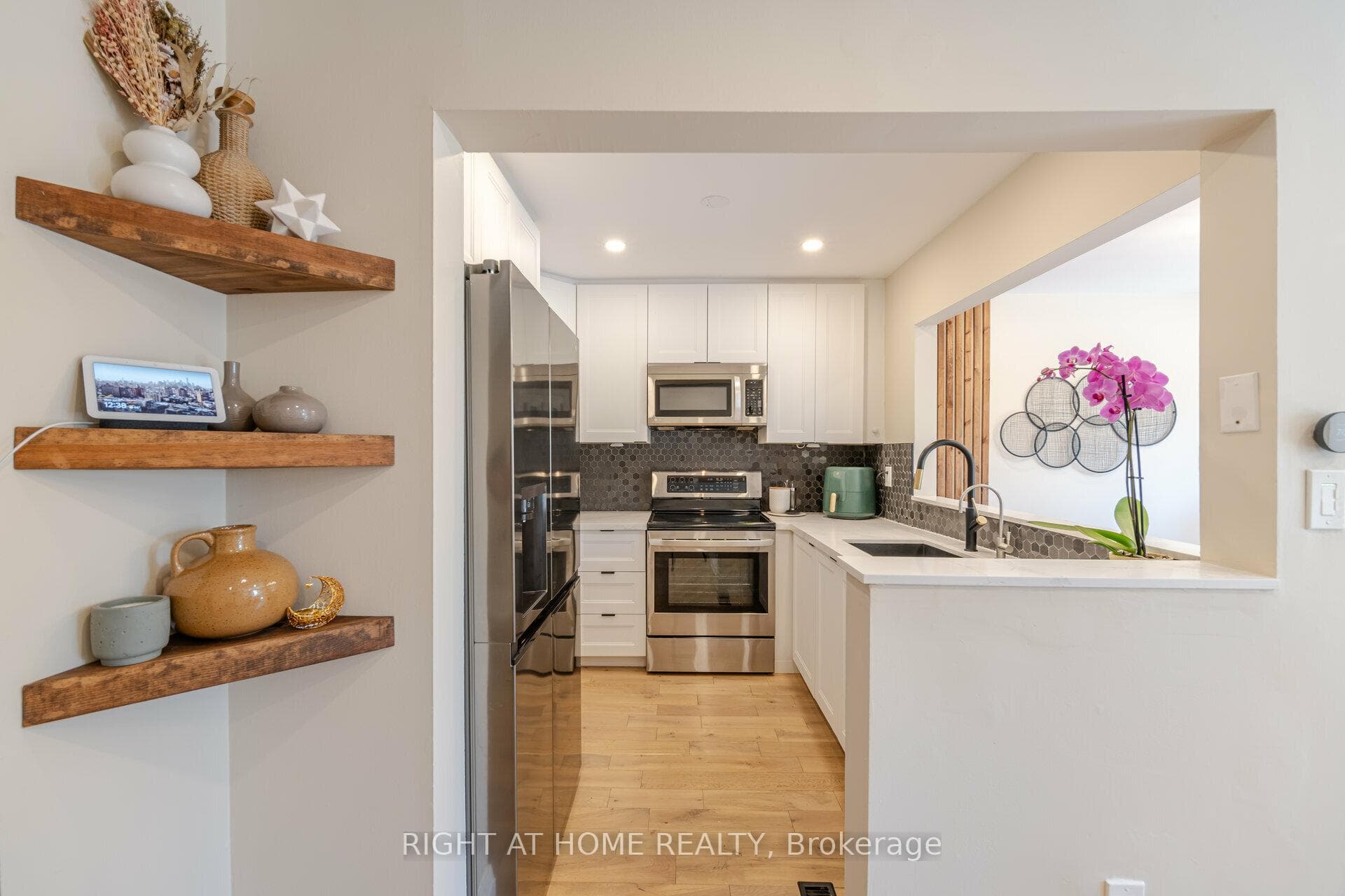 1516 Lancaster Drive Unit 1 photo 12