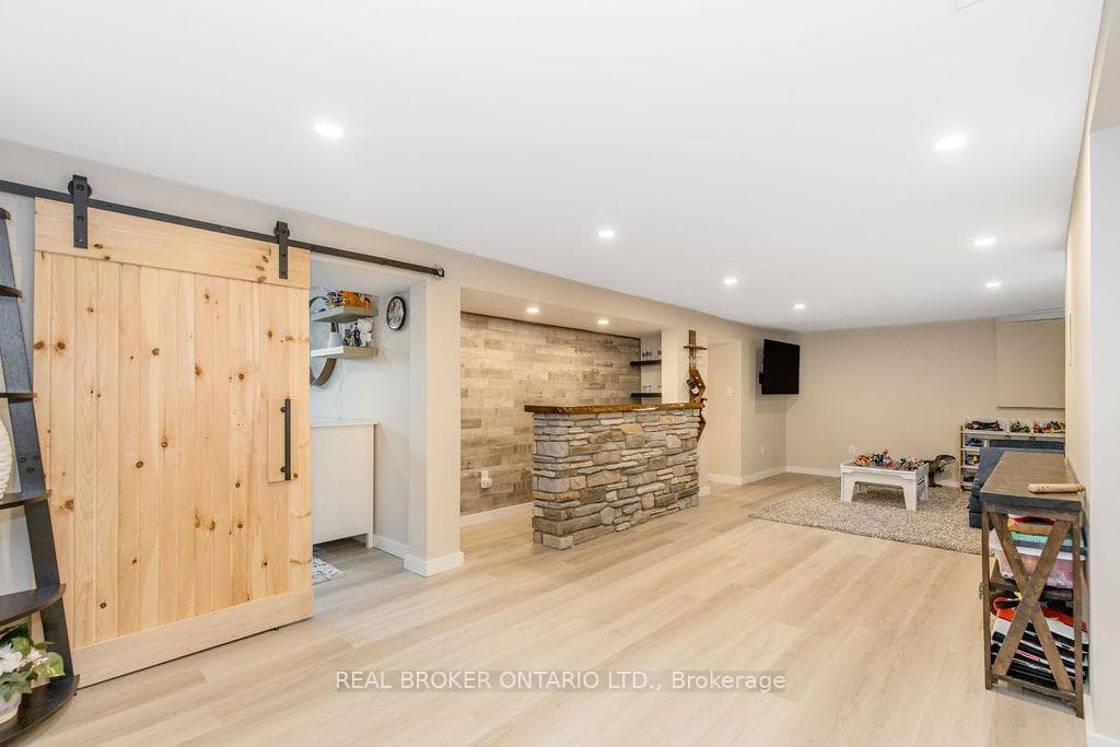 12 Owen Road photo 27