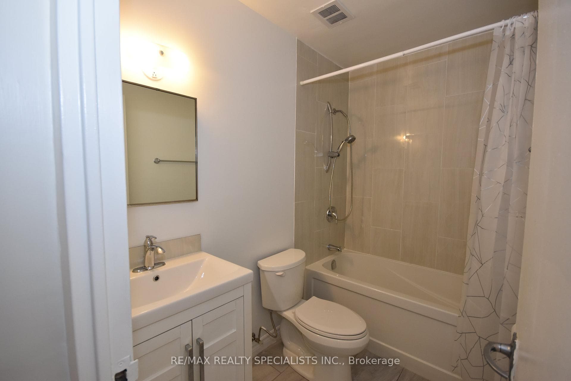 2485 WOKING Crescent Unit 209 photo 14