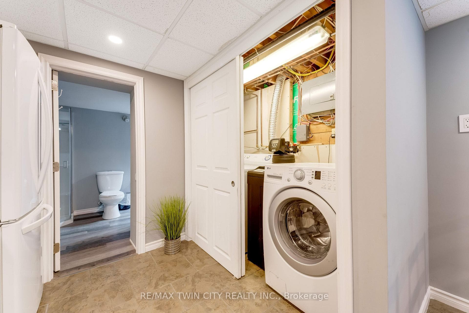 90 Arlington Boulevard photo 35