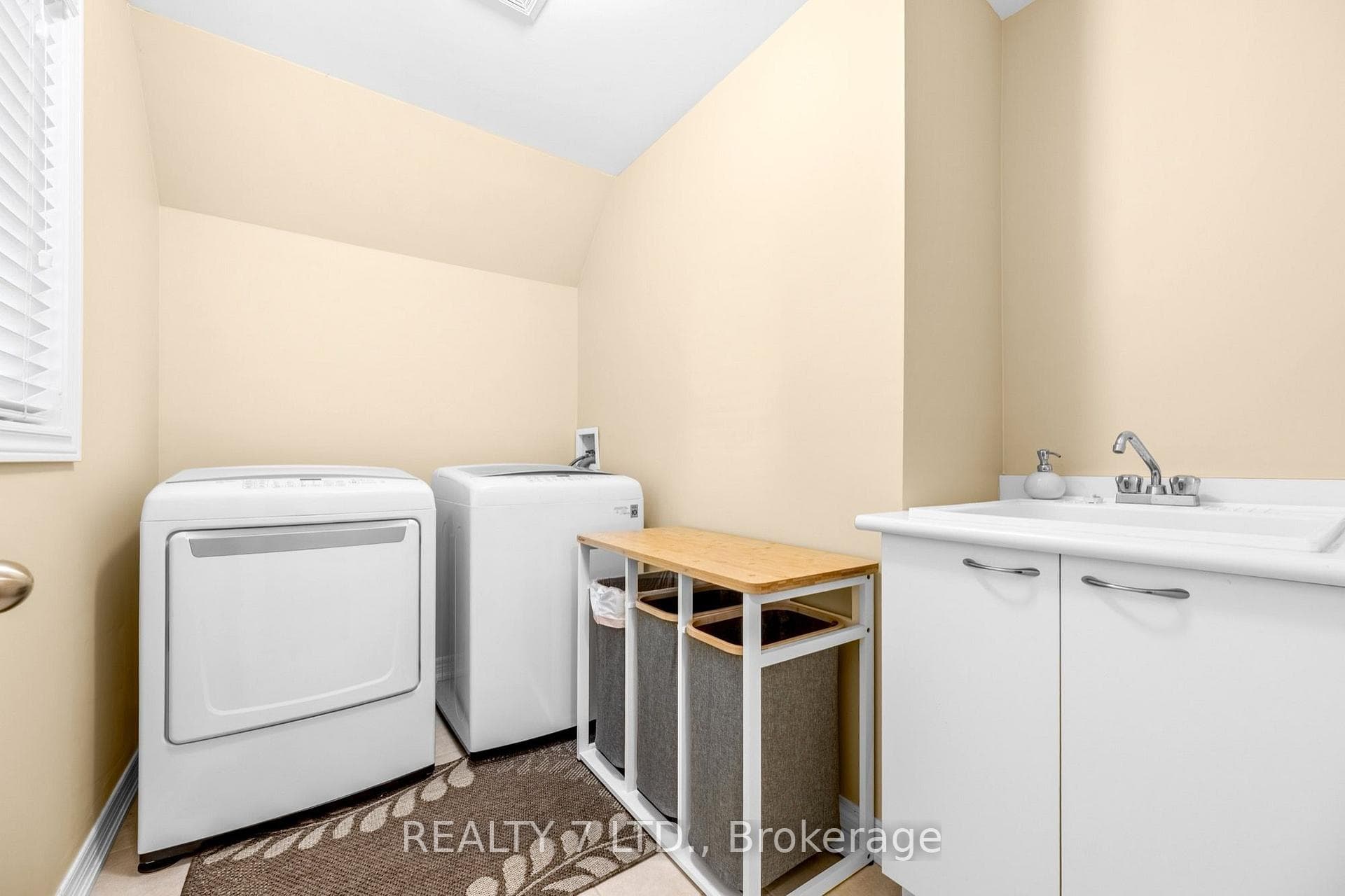 3217 Swiss Court photo 39
