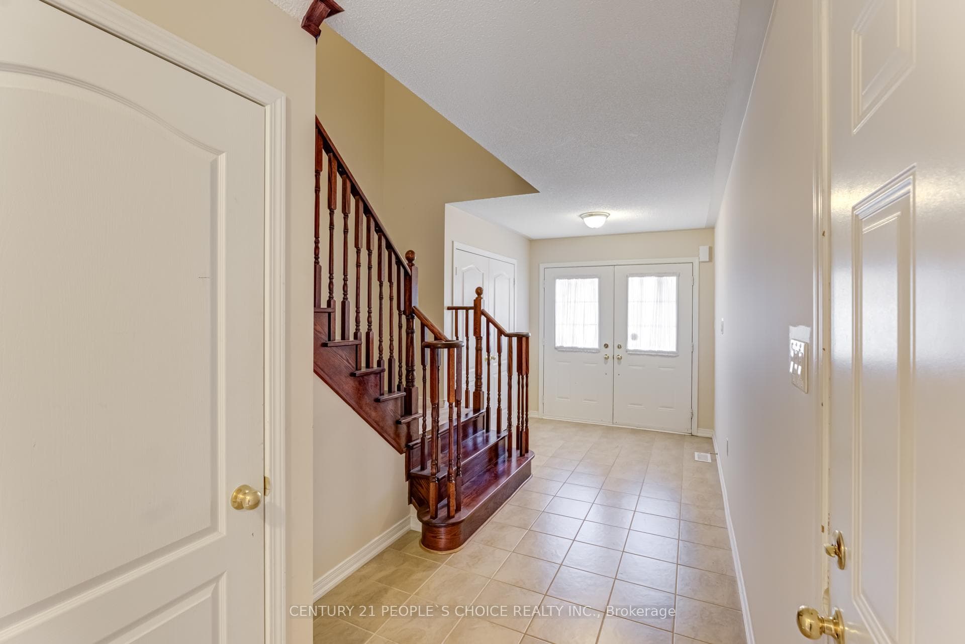 95 Richardson Crescent photo 4