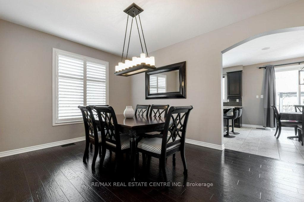 295 Cochrane Terrace photo 4