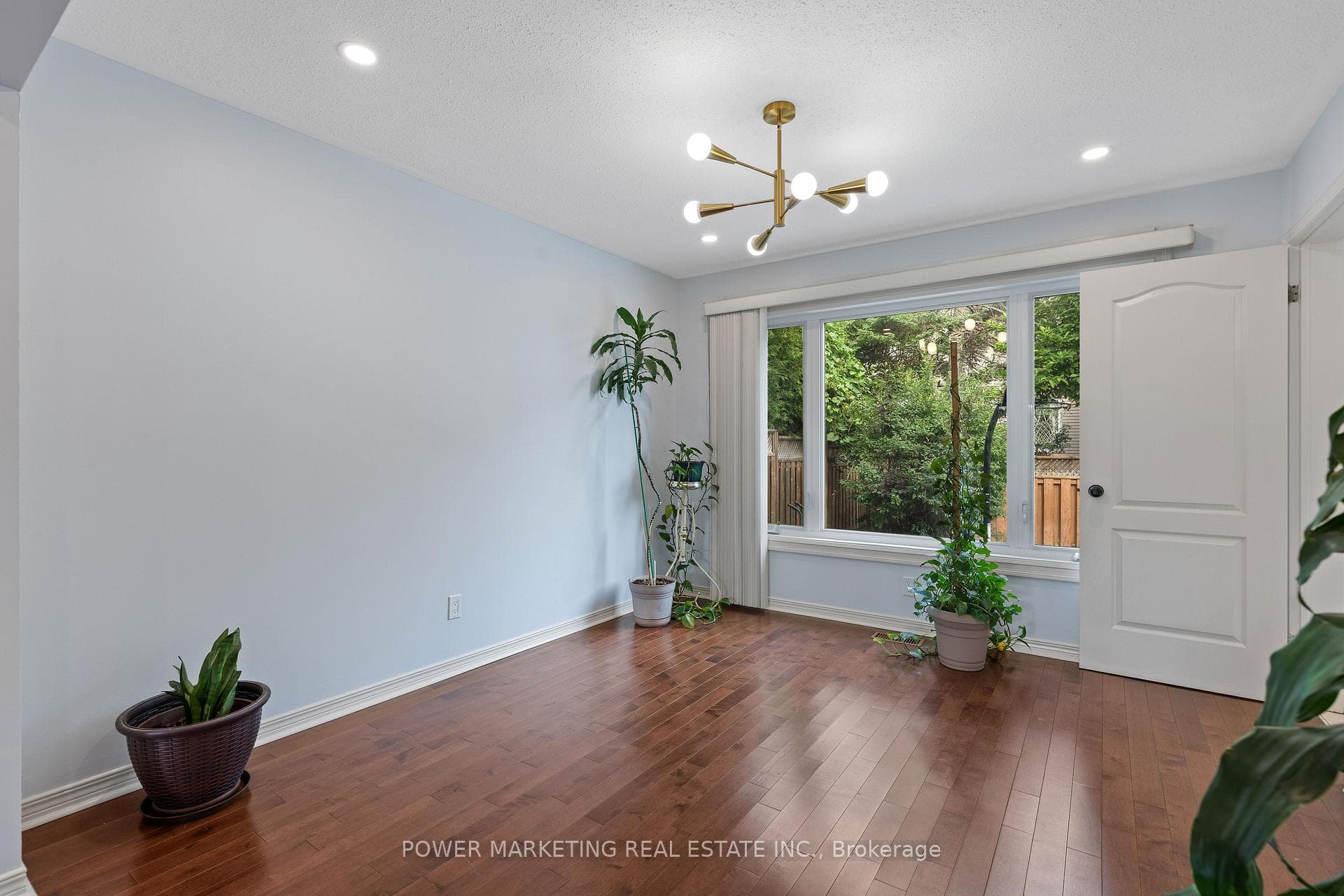 1552 Blohm Drive photo 10