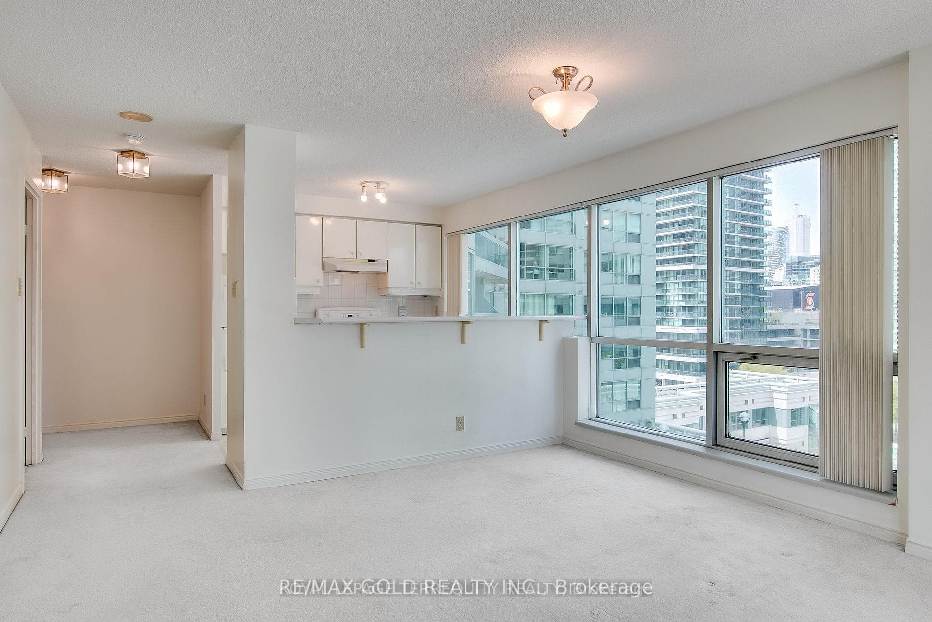 10 Queens Quay Unit 603 photo 2
