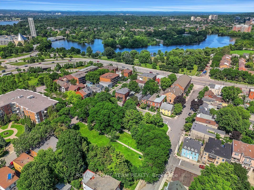3 great parks are all just a block away.