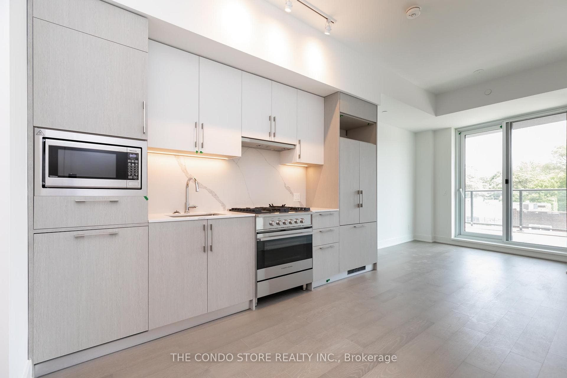 8 Manor Road Unit 303 photo 9
