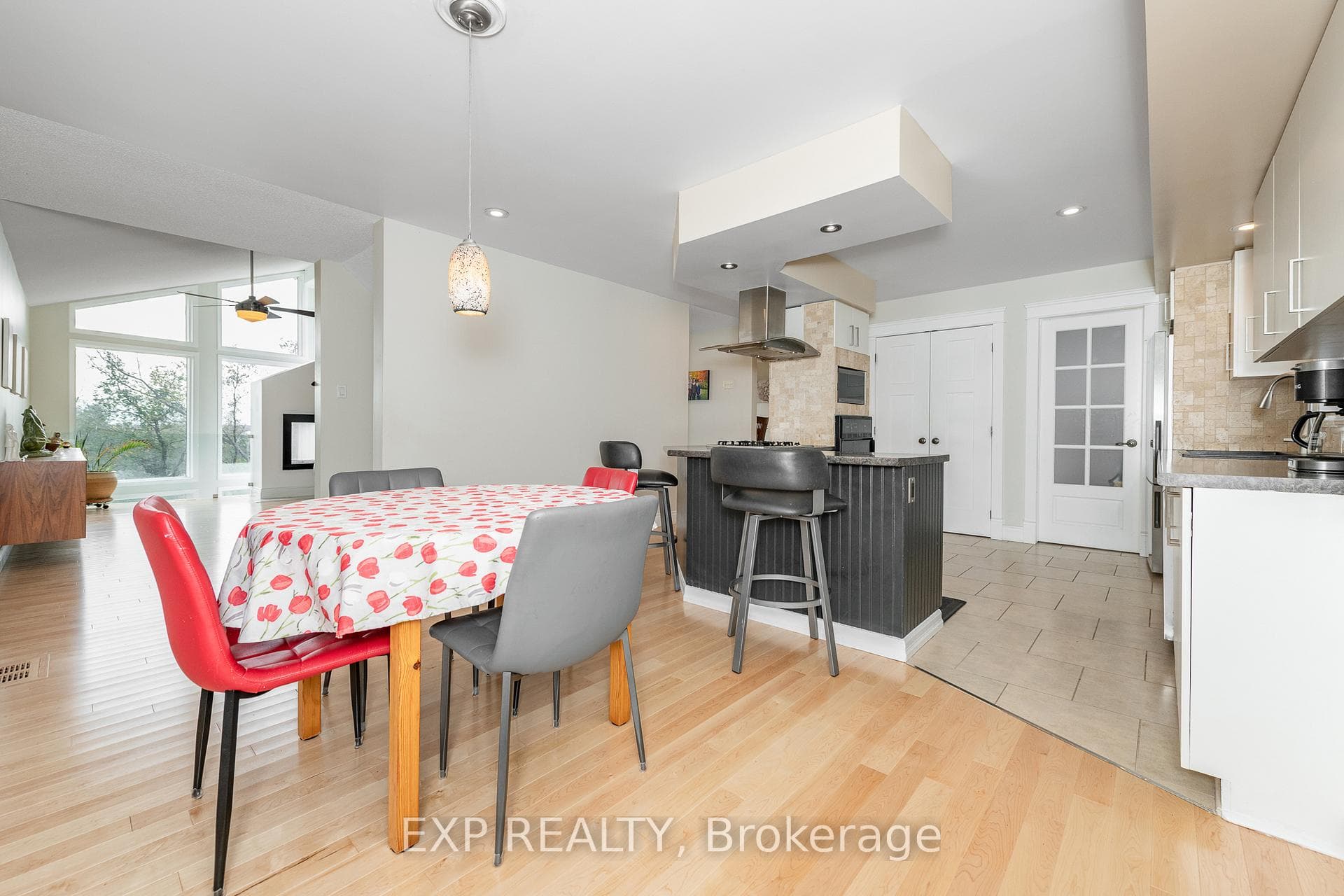 1238 Barnwell Crescent photo 16