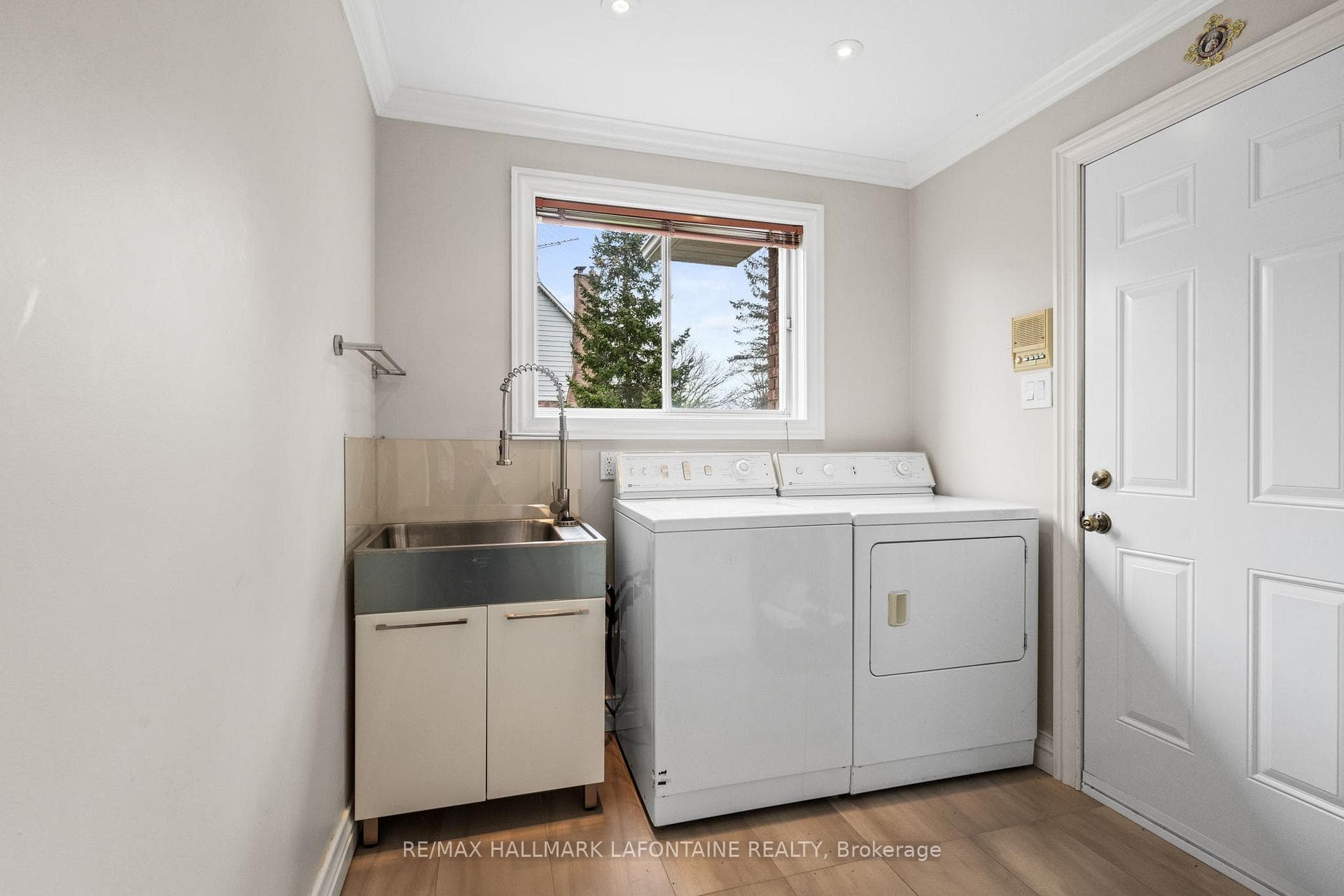6427 Russell Road photo 15
