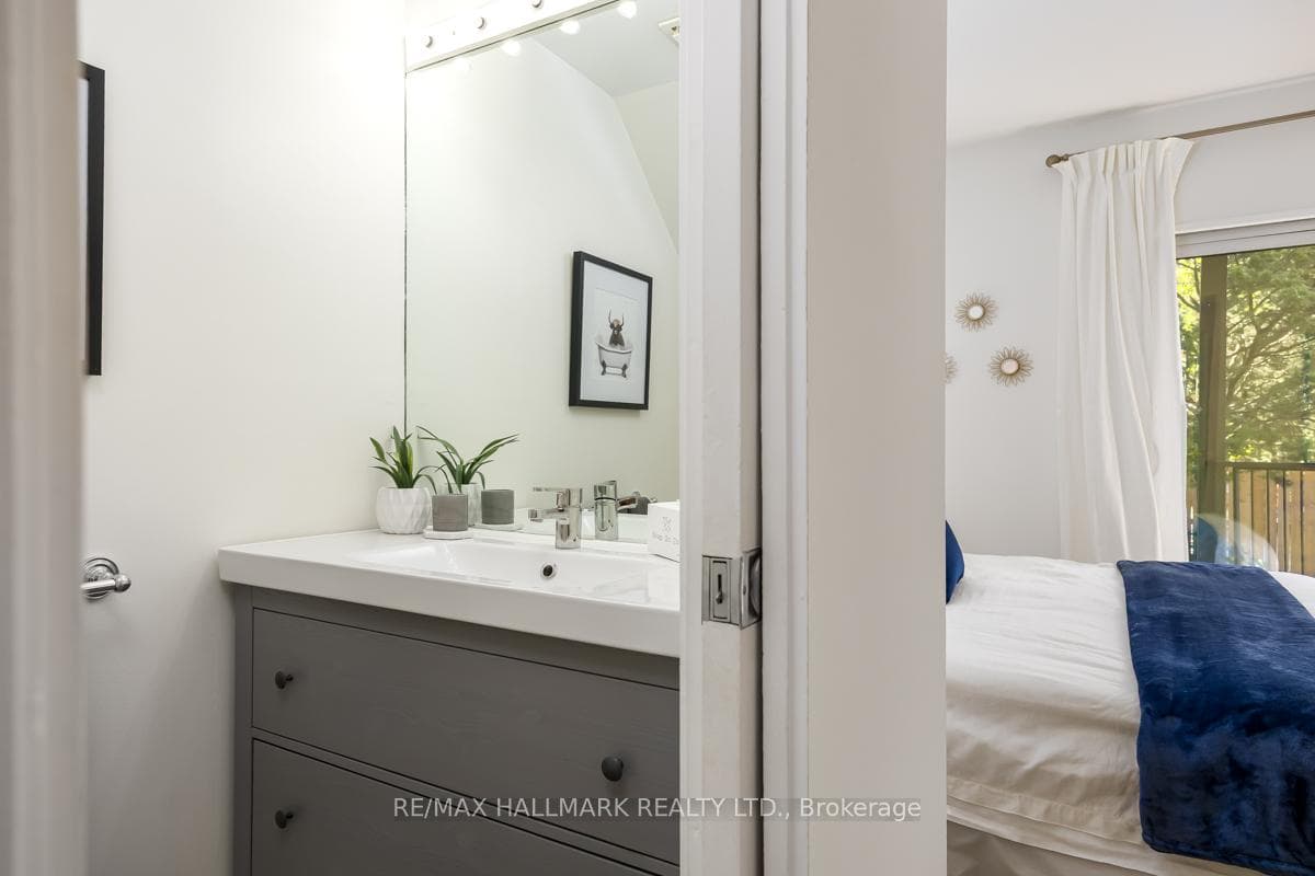 49 Harcourt Avenue photo 6