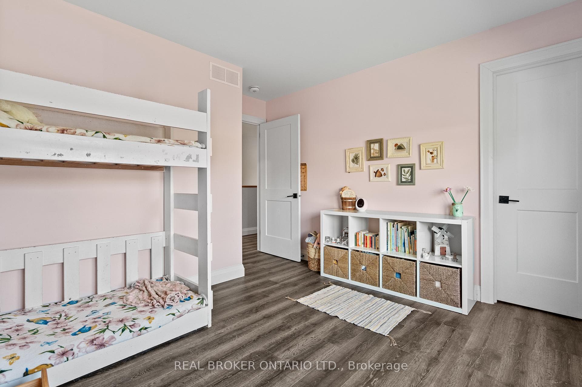 92 Ivy Crescent photo 26