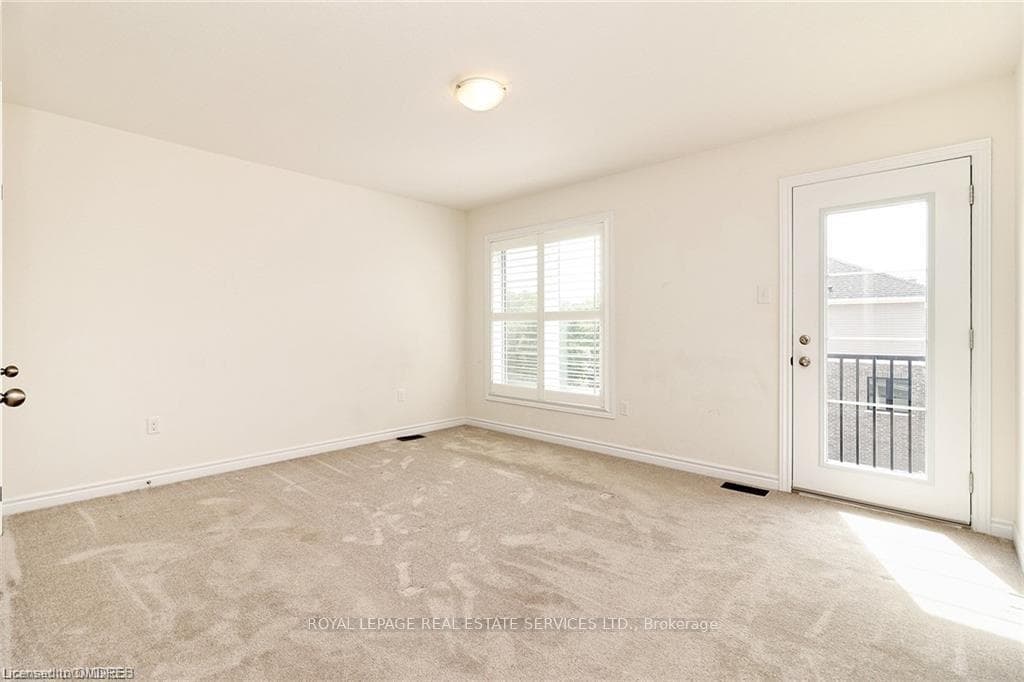 383 Dundas Street Unit 11 photo 5