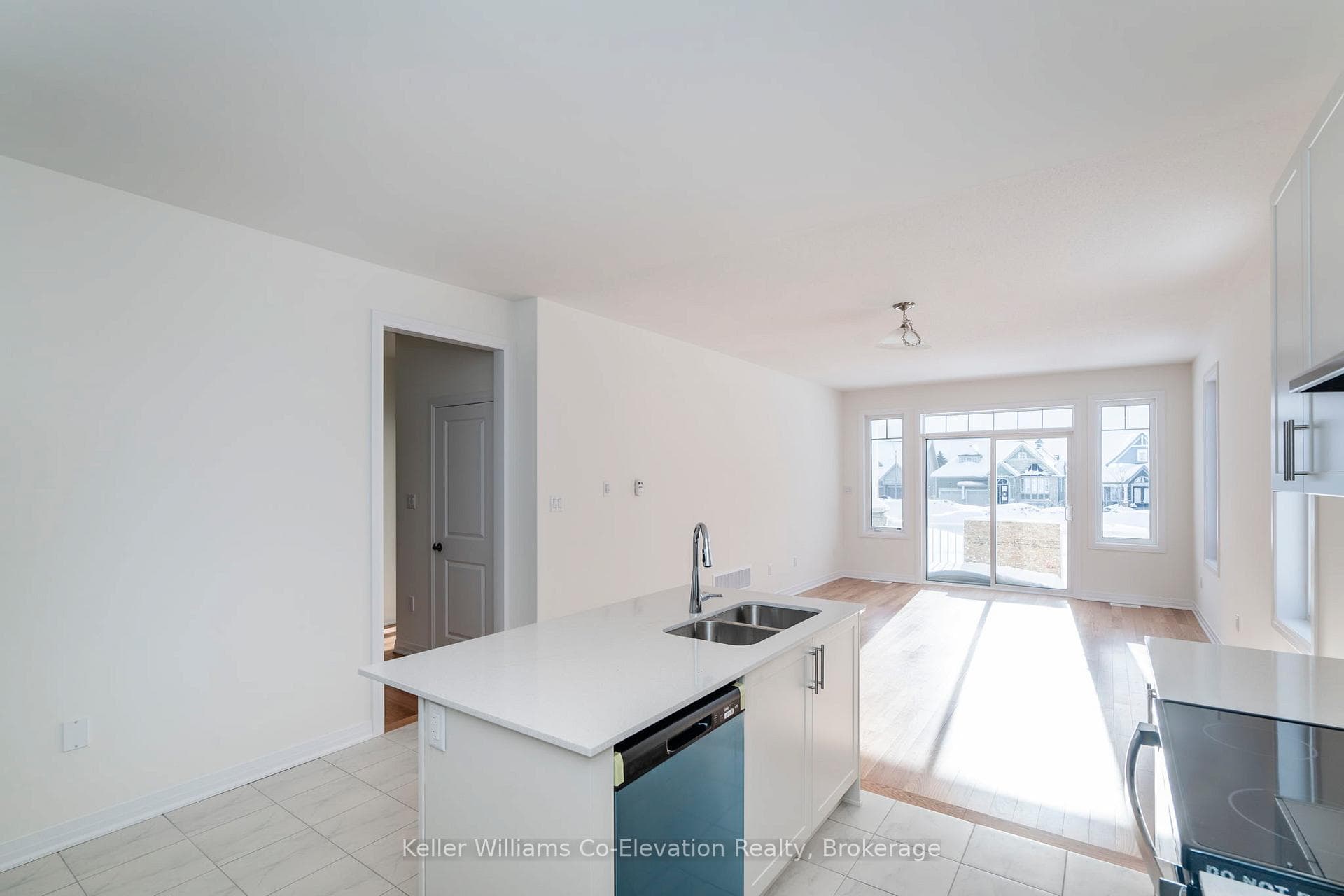 547 Hudson Crescent photo 10