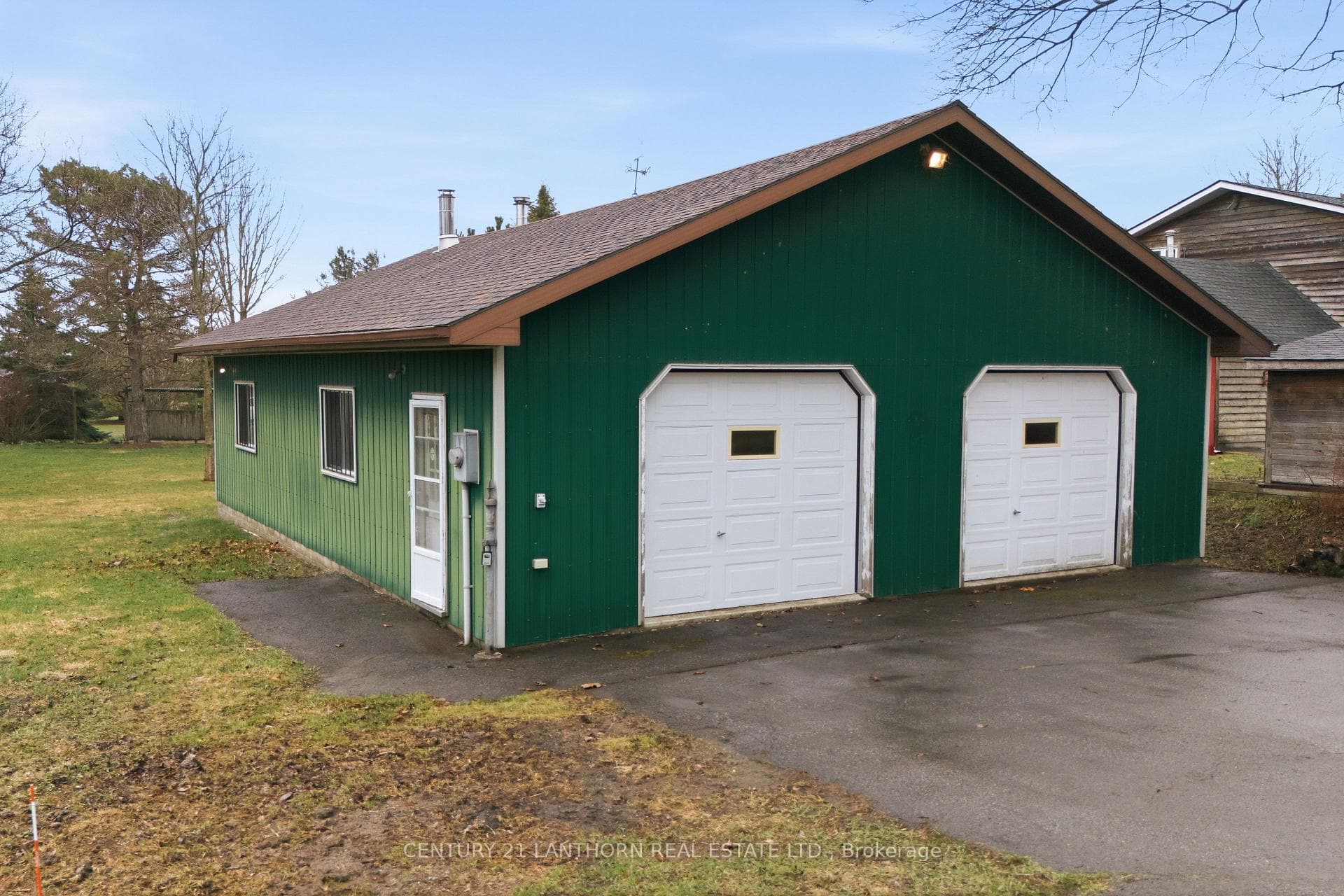 Double bay - extra deep garage