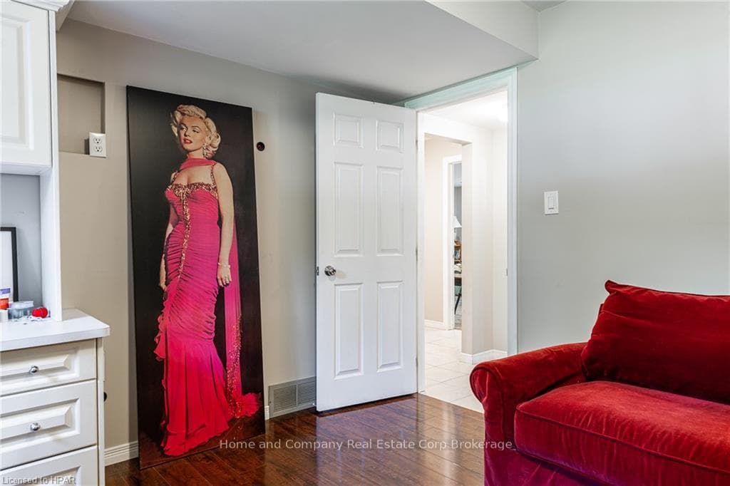 103 HIBERNIA Street photo 16