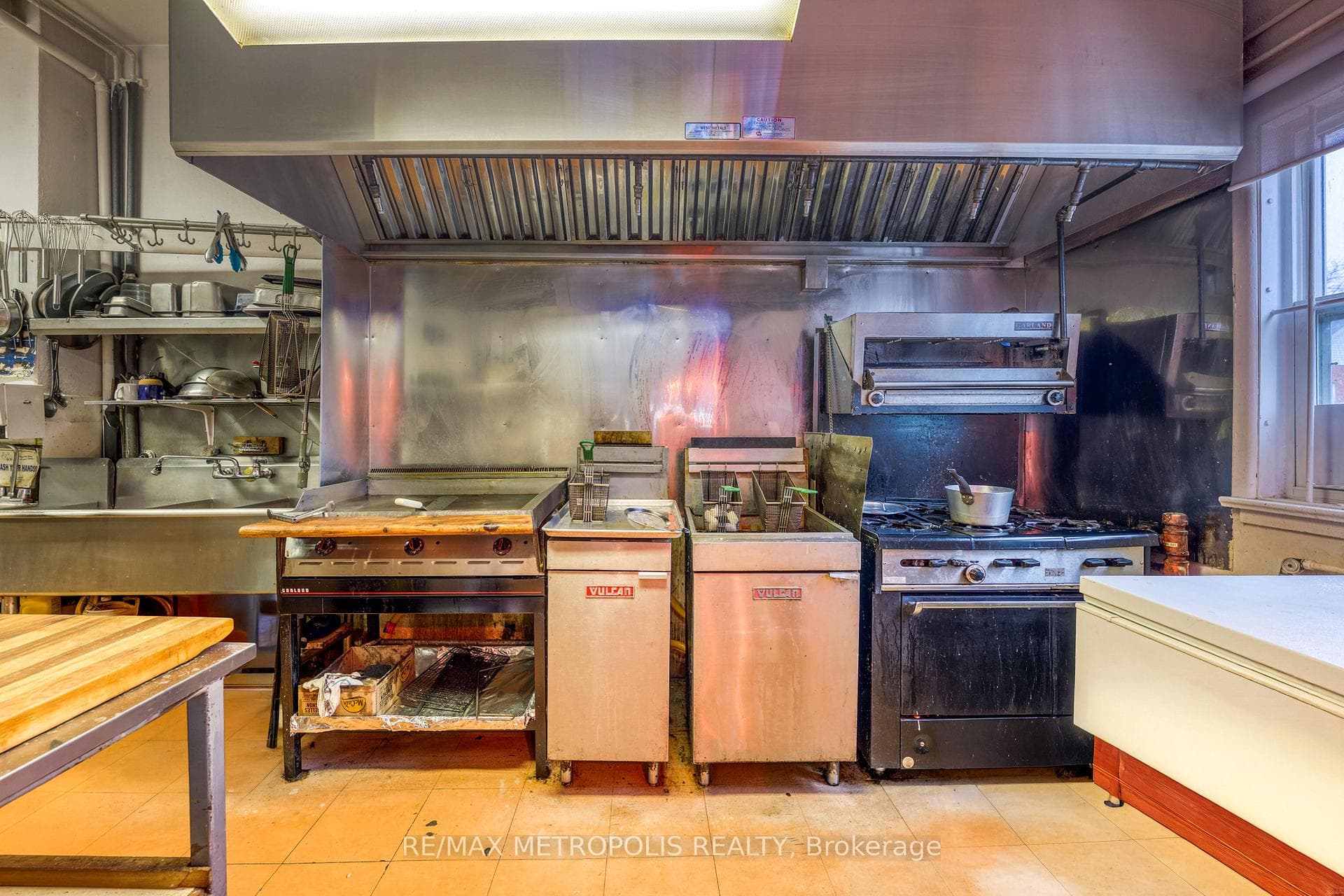 1548 St. Clair Parkway photo 10