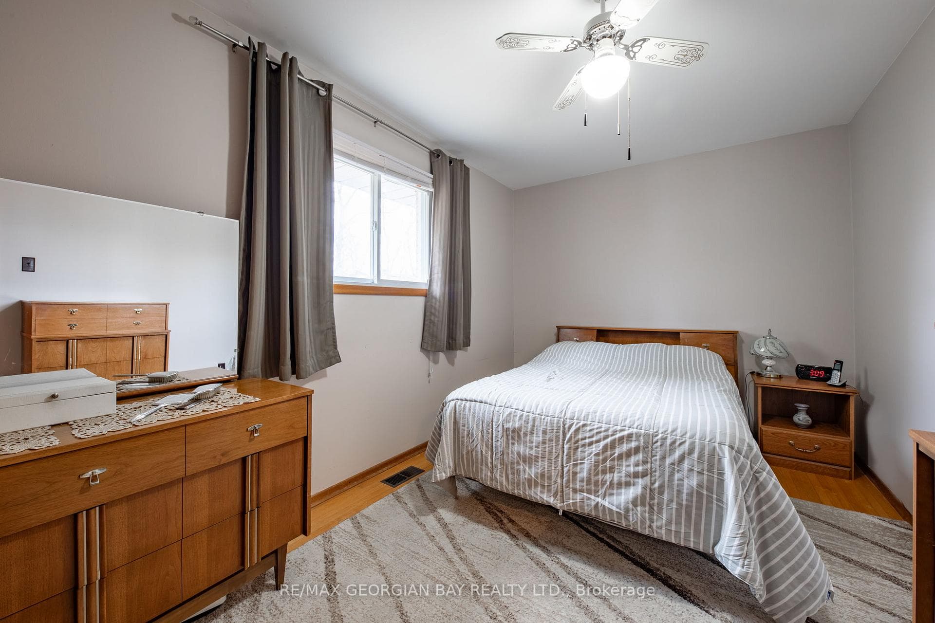 458 Johnson Street photo 15