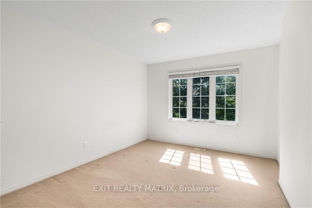 1119 BRASSEUR Crescent photo 20