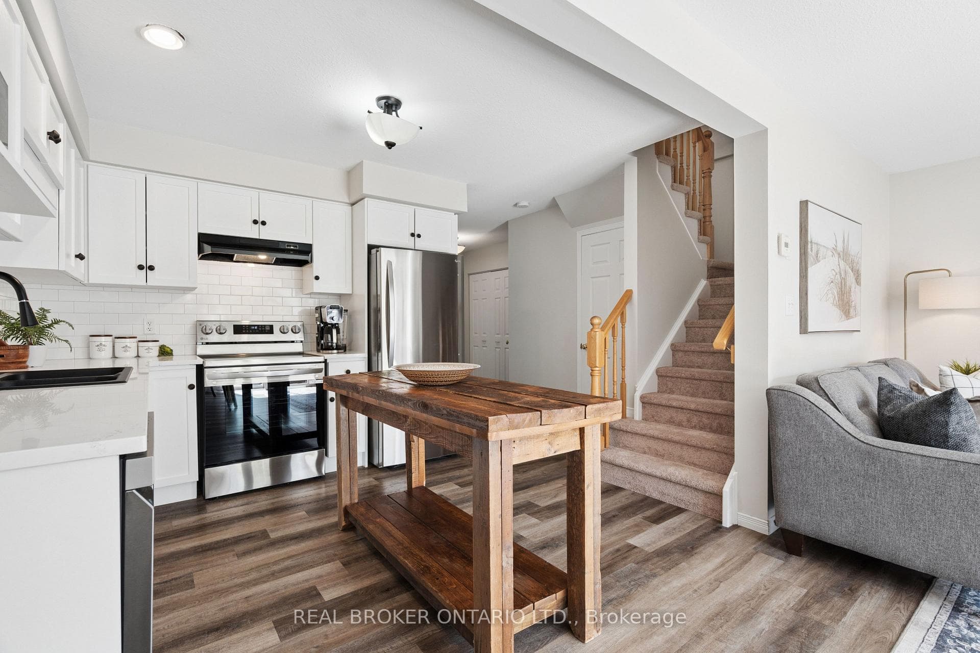 17 Ralston Drive photo 8