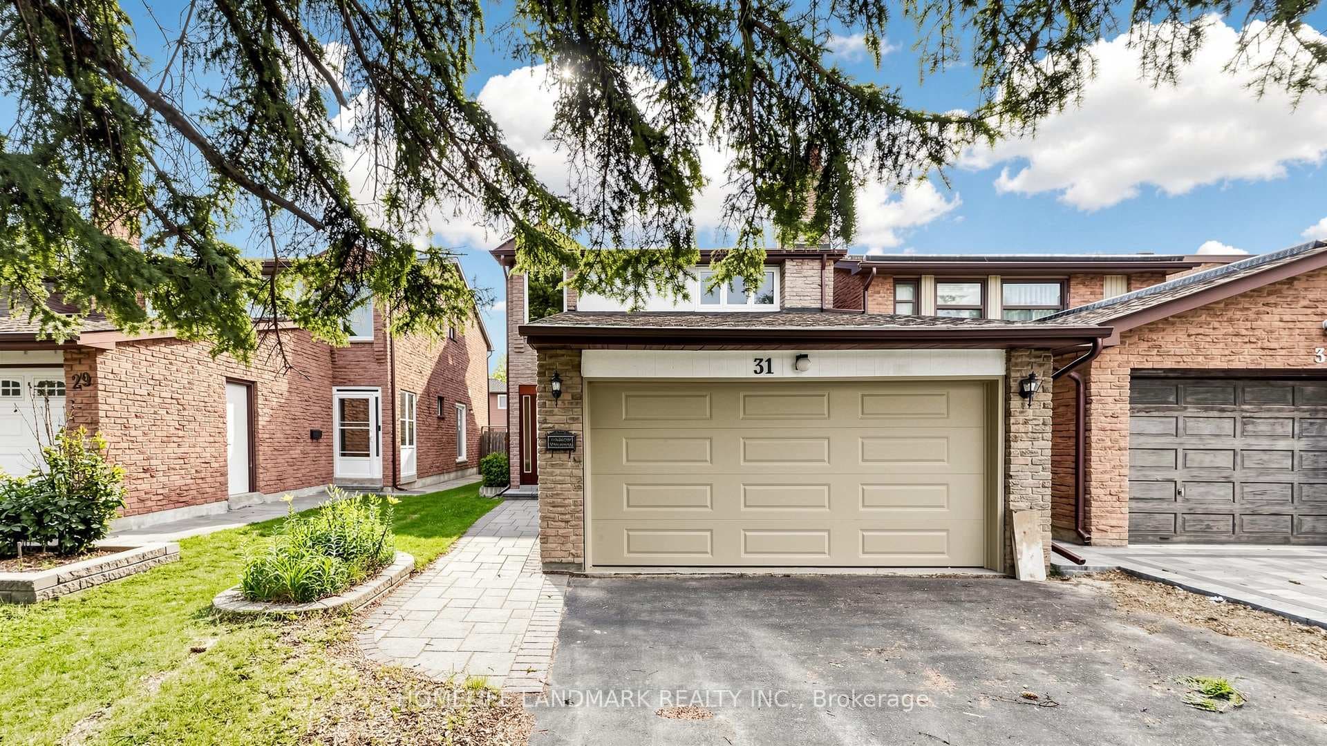 31 Fullerton Crescent photo 1