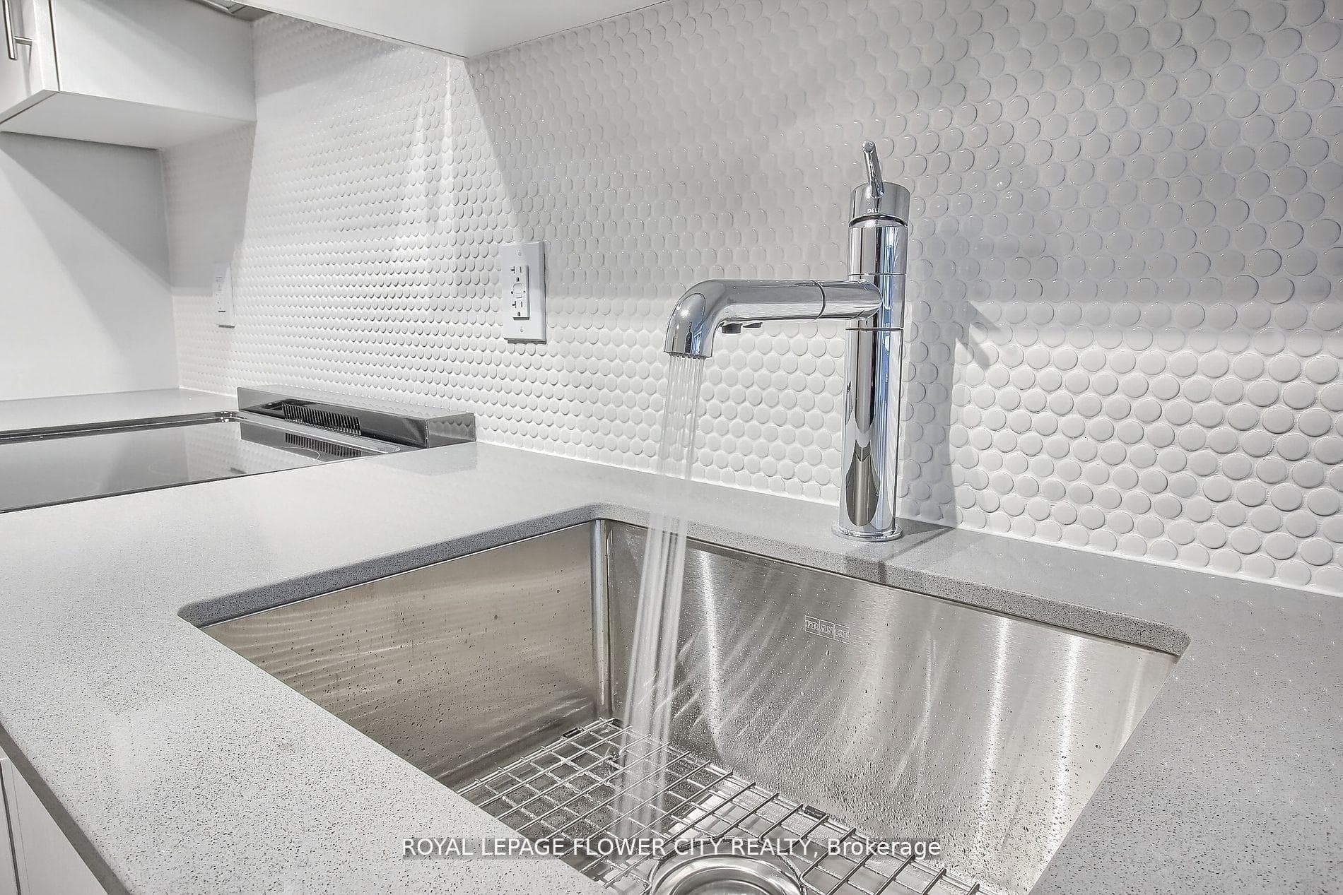 212 King William Street Unit 1011 photo 9